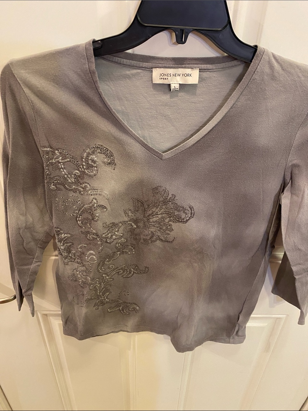 Jones New York Gray V-Neck Embroidered Long Sleeve Top